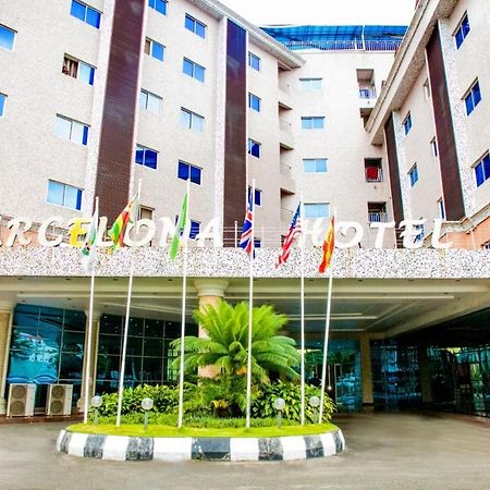 Barcelona Hotels, Abuja Mobushipe Bagian luar foto