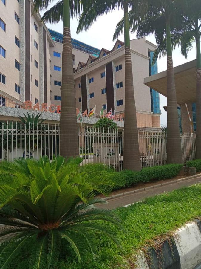 Barcelona Hotels, Abuja Mobushipe Bagian luar foto