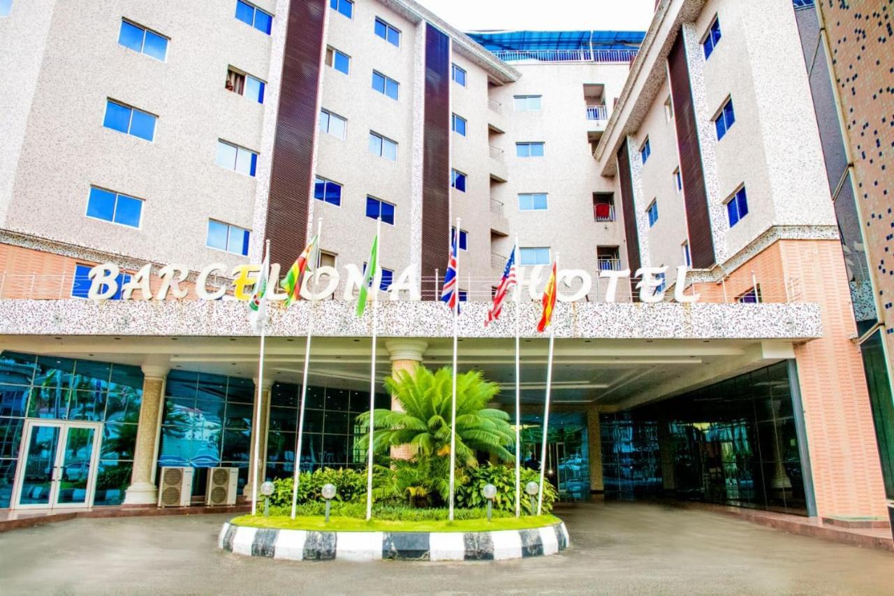 Barcelona Hotels, Abuja Mobushipe Bagian luar foto
