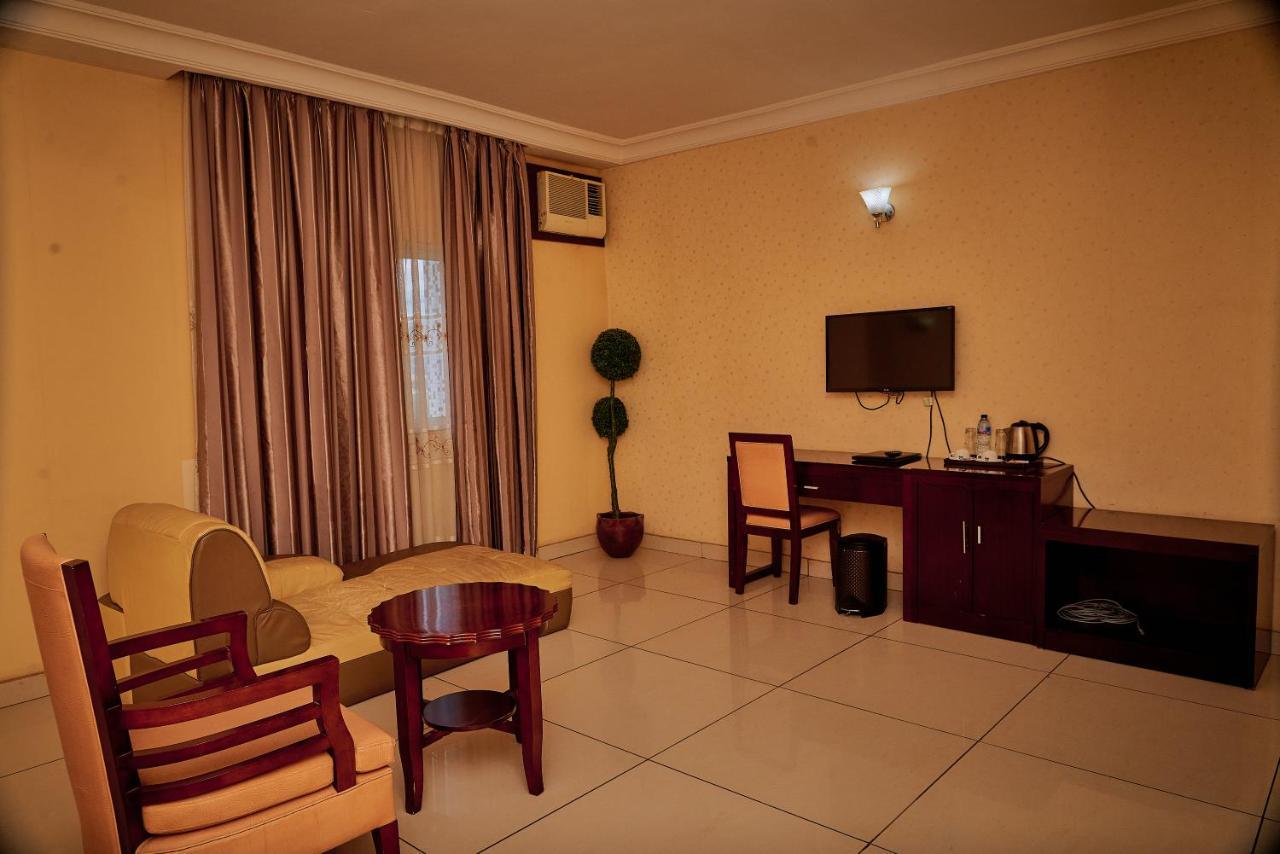 Barcelona Hotels, Abuja Mobushipe Bagian luar foto