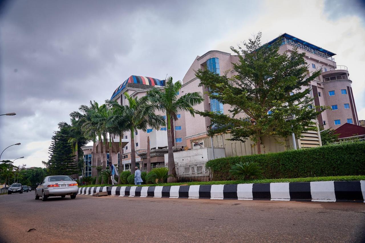 Barcelona Hotels, Abuja Mobushipe Bagian luar foto