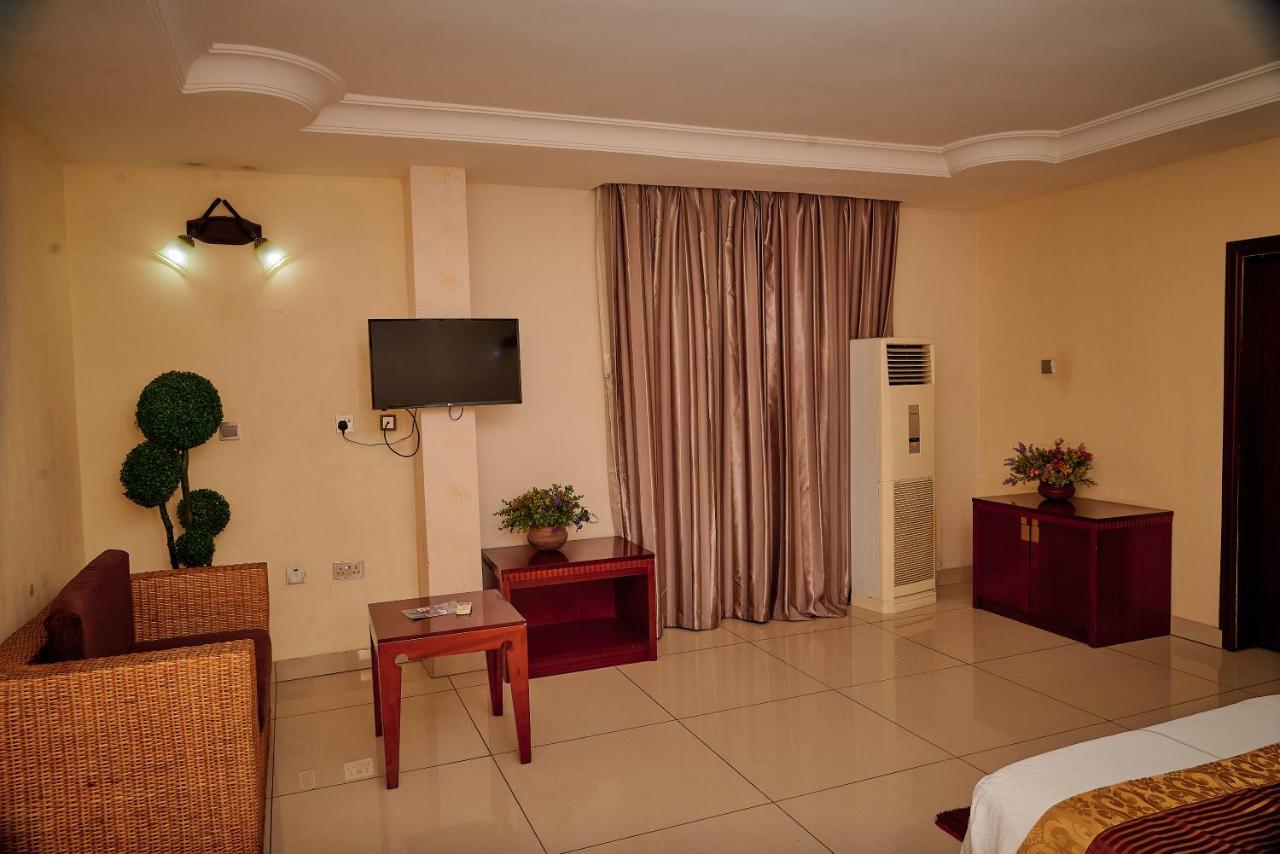 Barcelona Hotels, Abuja Mobushipe Bagian luar foto
