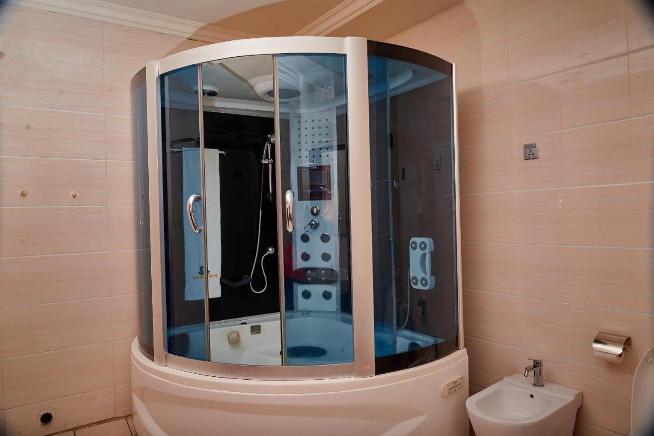 Barcelona Hotels, Abuja Mobushipe Bagian luar foto