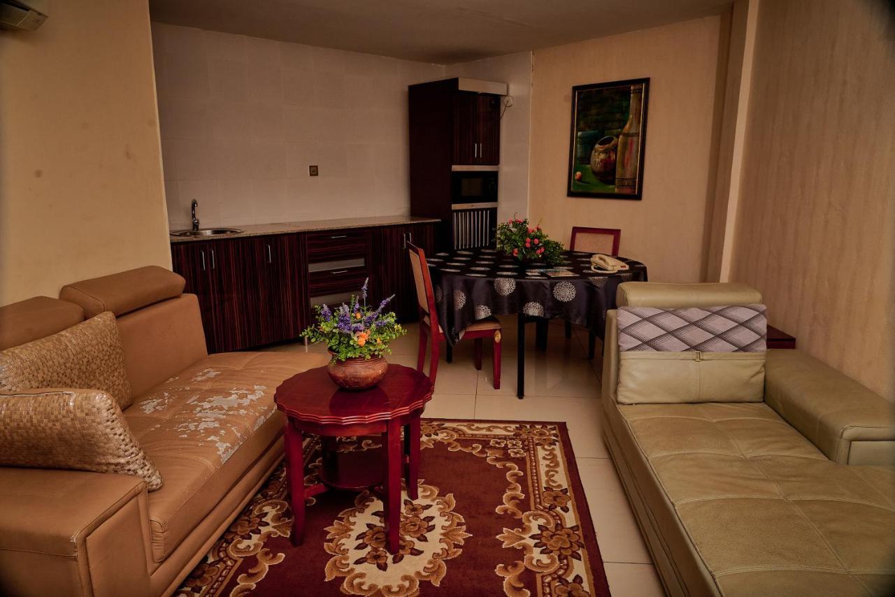 Barcelona Hotels, Abuja Mobushipe Bagian luar foto