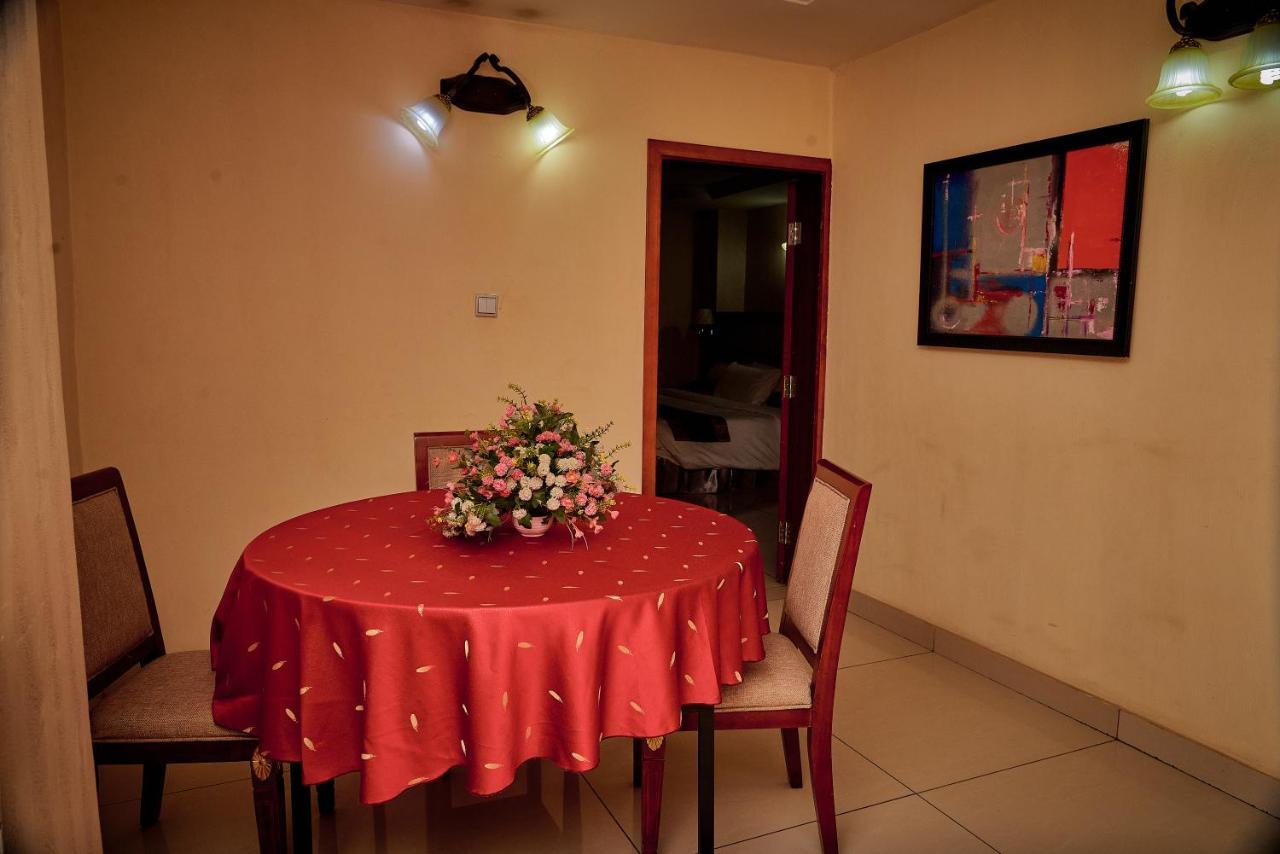Barcelona Hotels, Abuja Mobushipe Bagian luar foto