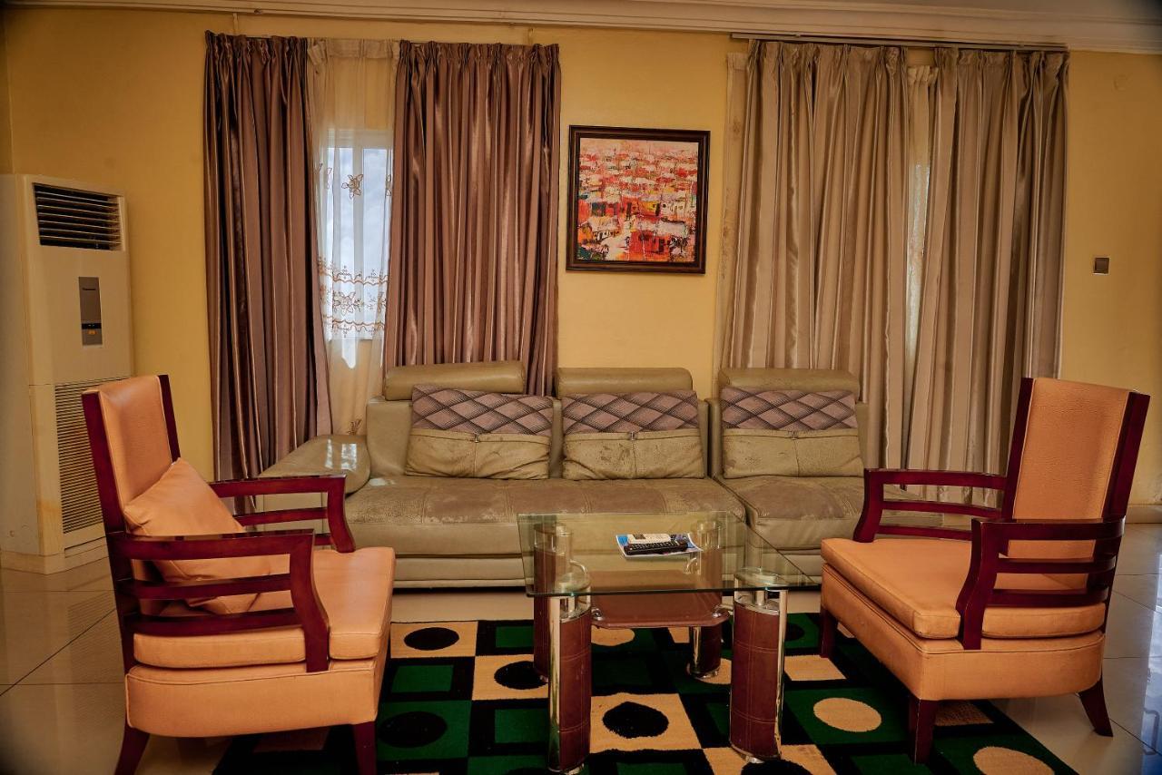 Barcelona Hotels, Abuja Mobushipe Bagian luar foto