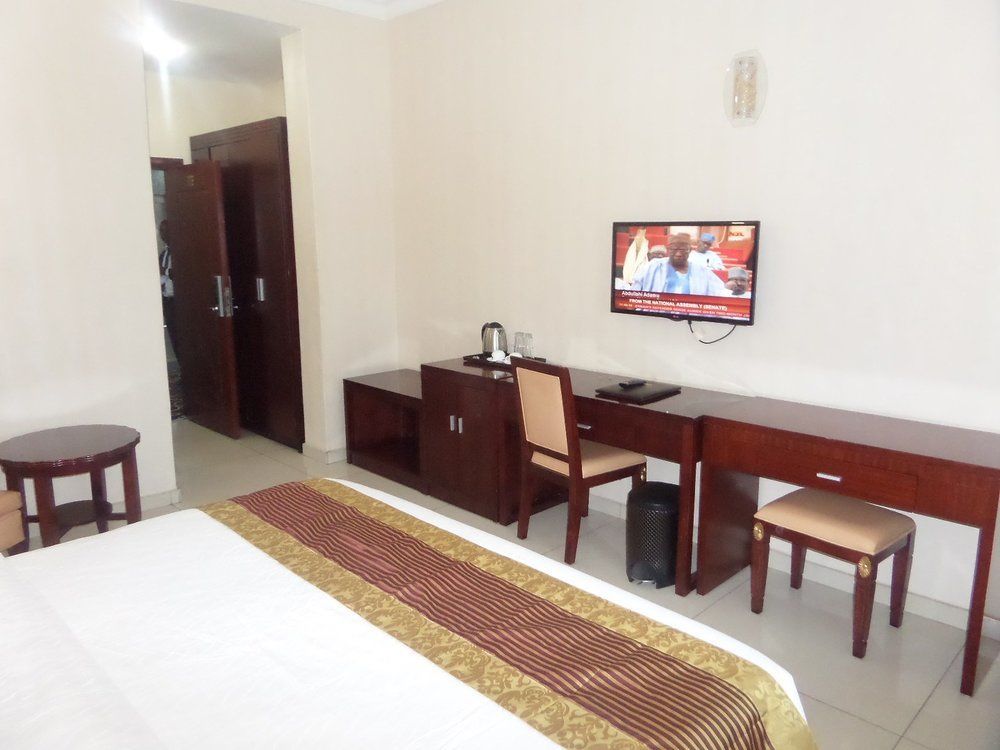 Barcelona Hotels, Abuja Mobushipe Bagian luar foto
