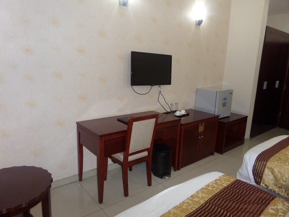 Barcelona Hotels, Abuja Mobushipe Bagian luar foto
