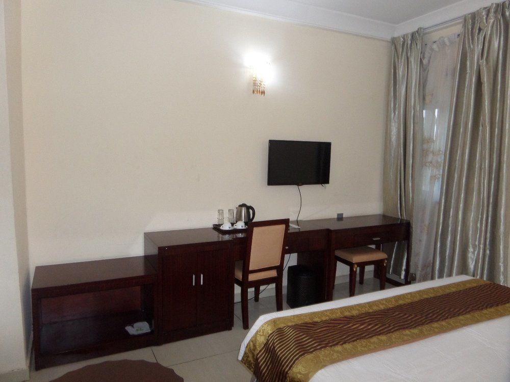 Barcelona Hotels, Abuja Mobushipe Bagian luar foto