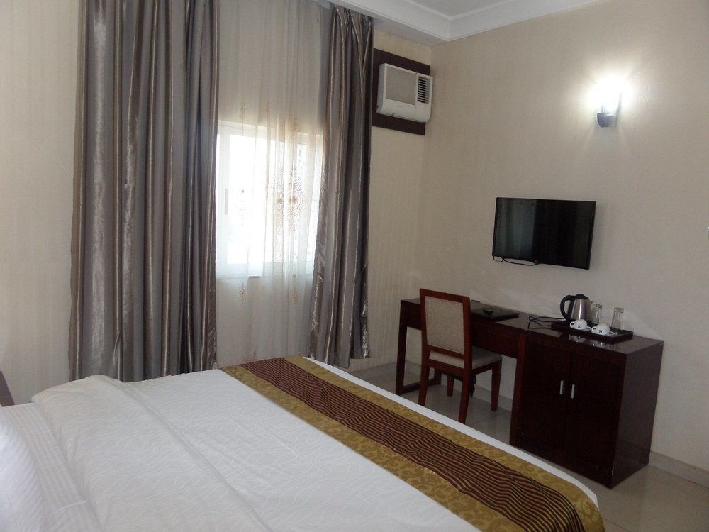 Barcelona Hotels, Abuja Mobushipe Bagian luar foto